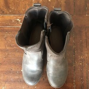 Women’s Bare Trap shoes